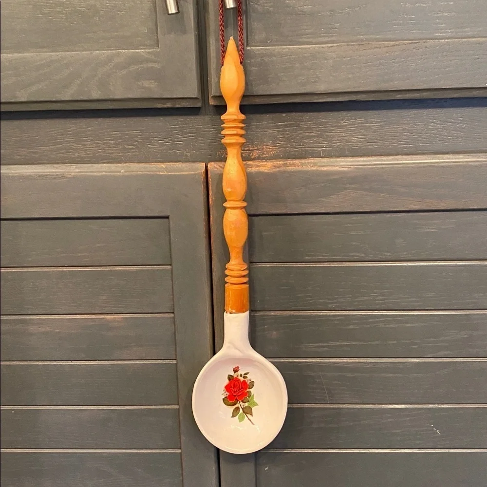Vintage Wooden Utensil Set with Floral Design - Picture 7 of 16
